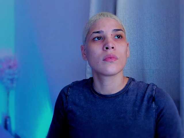 LauraR's BongaCams show and profile