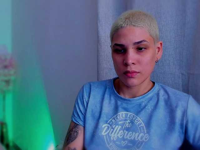 LauraR's BongaCams show and profile