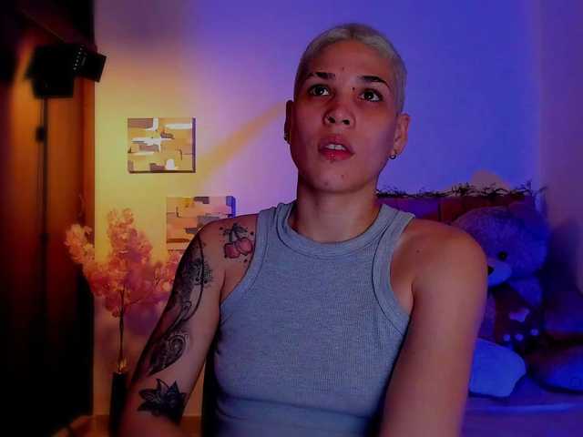 LauraR's BongaCams show and profile