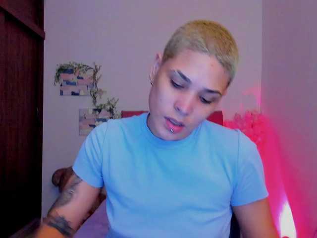 LauraR's BongaCams show and profile