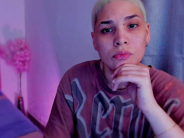 LauraR's BongaCams show and profile