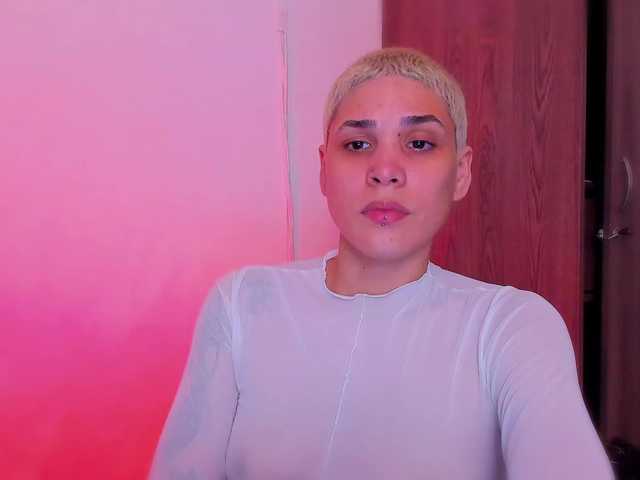 LauraR's BongaCams show and profile