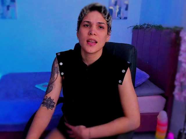 LauraR webcam bongacams model stream image