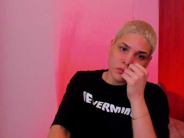 LauraR's BongaCams show and profile