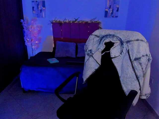 LauraR webcam bongacams model stream image