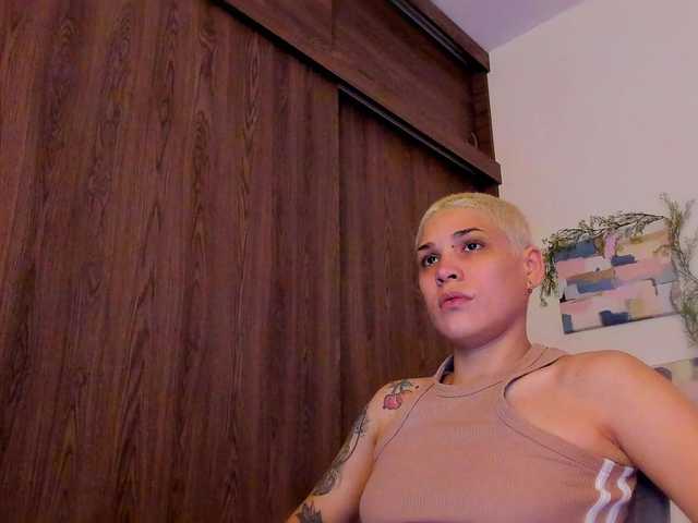 LauraR's BongaCams show and profile