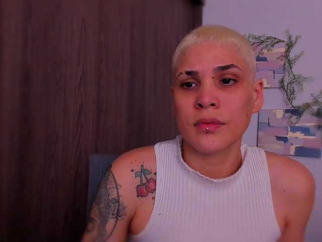 LauraR's BongaCams show and profile