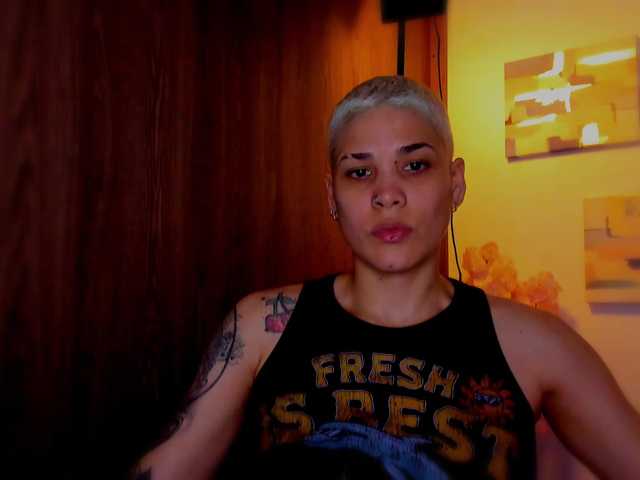 LauraR's BongaCams show and profile