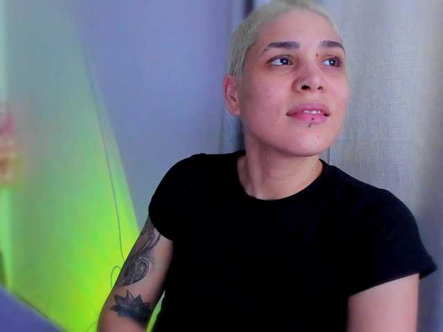 LauraR's BongaCams show and profile