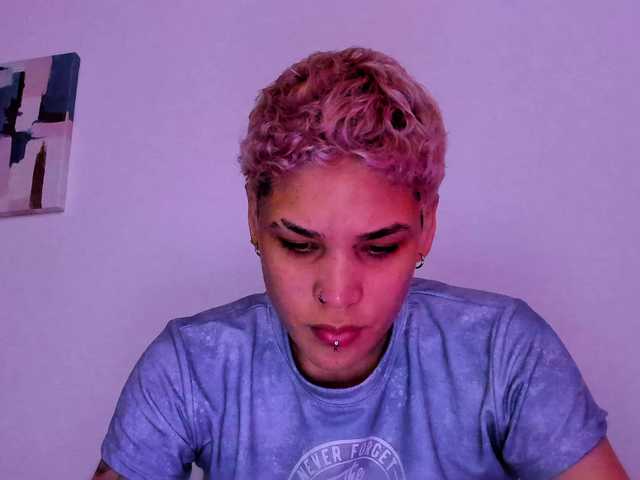 LauraR's BongaCams show and profile