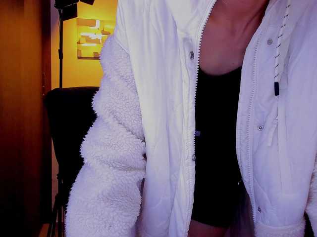 LauraR's BongaCams show and profile