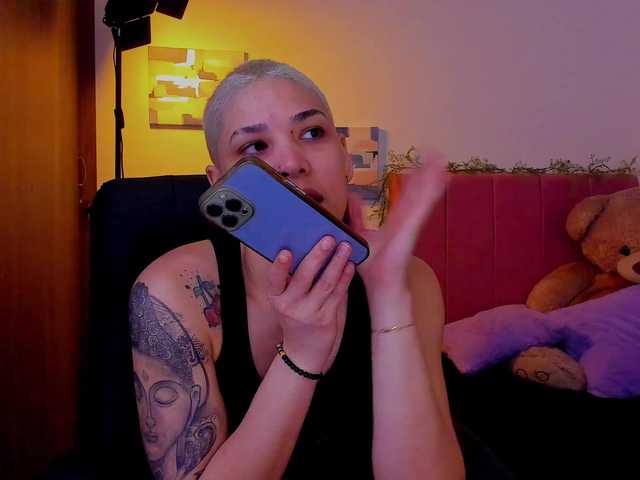 LauraR's BongaCams show and profile