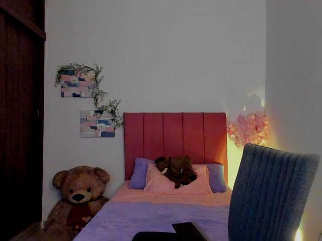 LauraR webcam bongacams model stream image