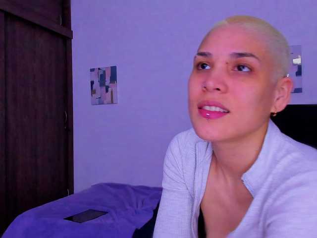 LauraR's BongaCams show and profile