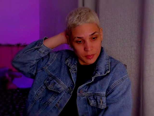 LauraR's BongaCams show and profile