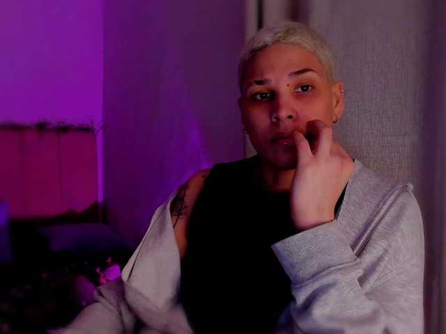 LauraR's BongaCams show and profile