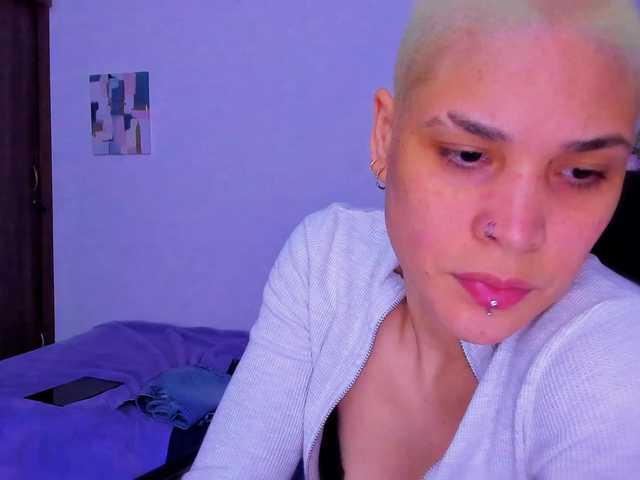 LauraR's BongaCams show and profile