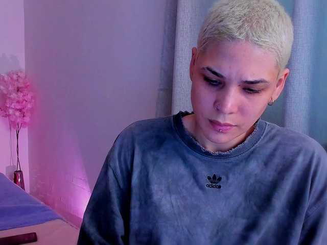 LauraR's BongaCams show and profile