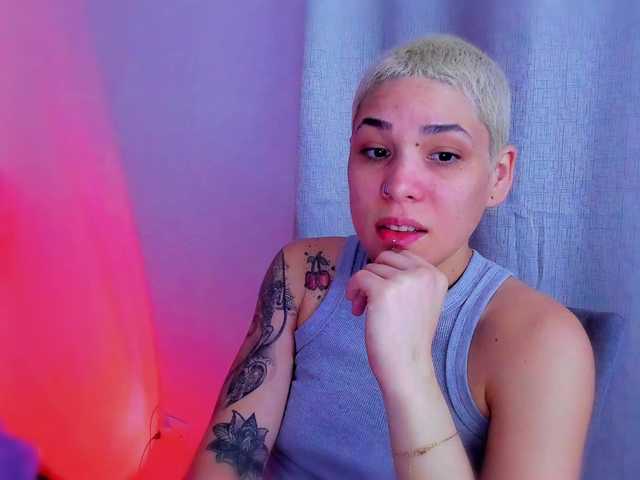 LauraR's BongaCams show and profile