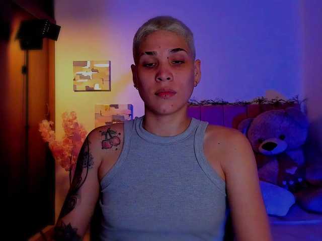 LauraR's BongaCams show and profile