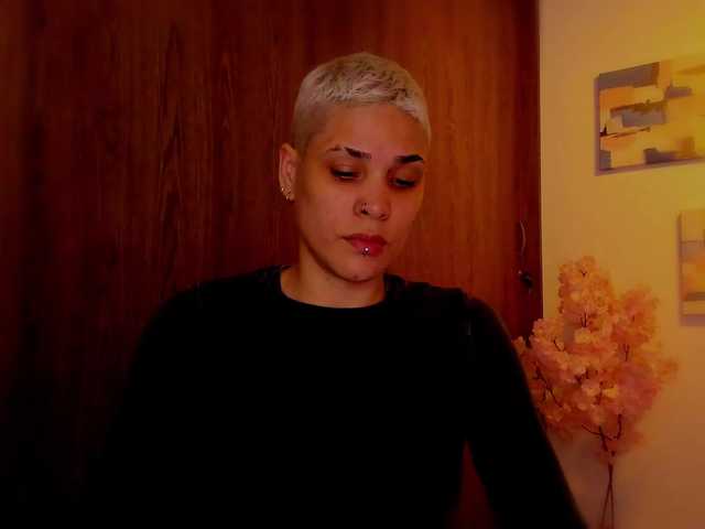 LauraR's BongaCams show and profile