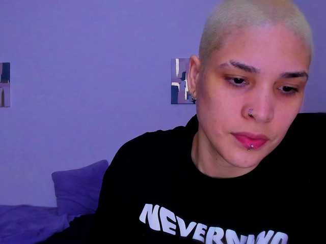 LauraR's BongaCams show and profile