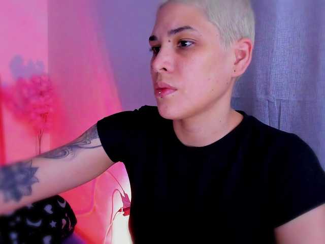 LauraR's BongaCams show and profile