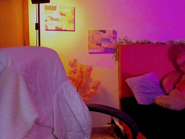 LauraR's BongaCams show and profile