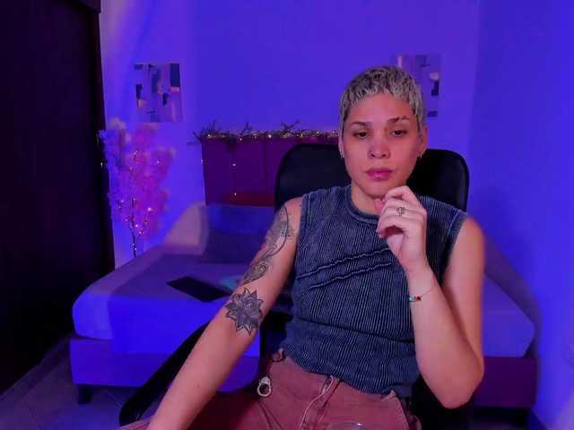 LauraR webcam bongacams model stream image