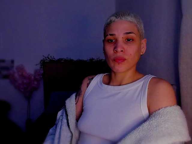 LauraR's BongaCams show and profile