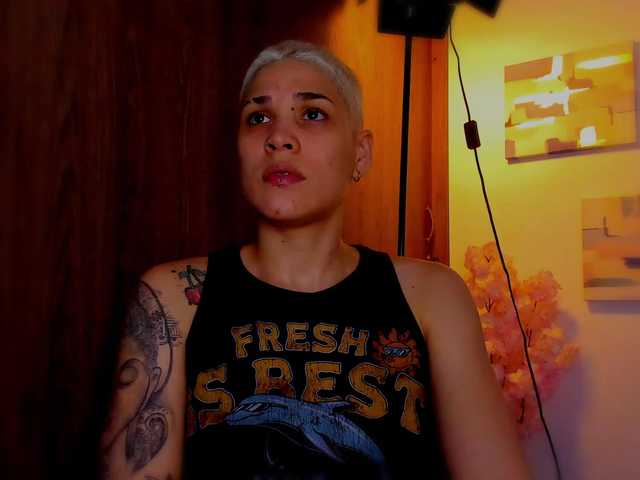 LauraR's BongaCams show and profile