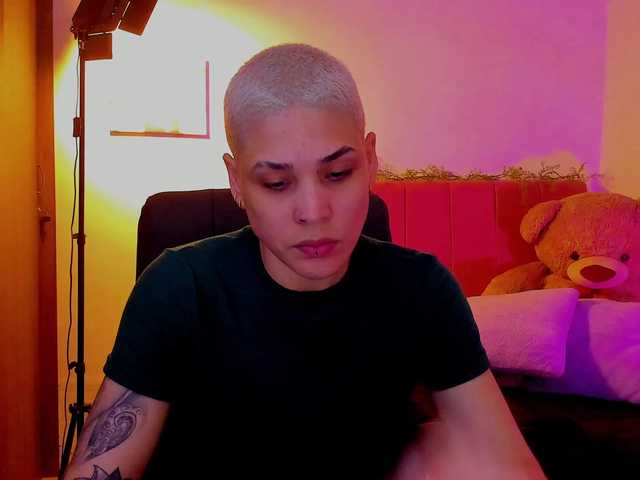 LauraR's BongaCams show and profile