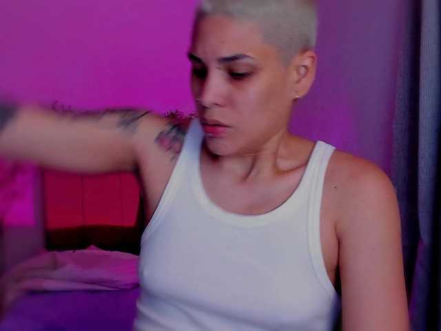 LauraR's BongaCams show and profile