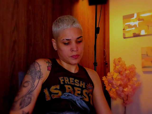 LauraR's BongaCams show and profile