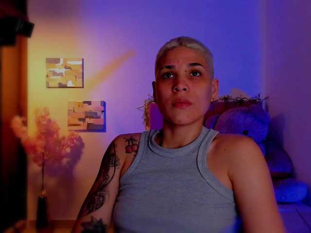 LauraR's BongaCams show and profile