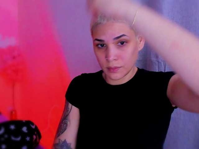 LauraR's BongaCams show and profile