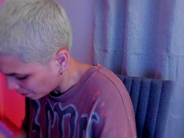 LauraR's BongaCams show and profile