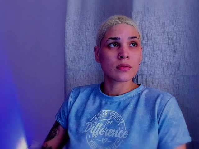 LauraR's BongaCams show and profile