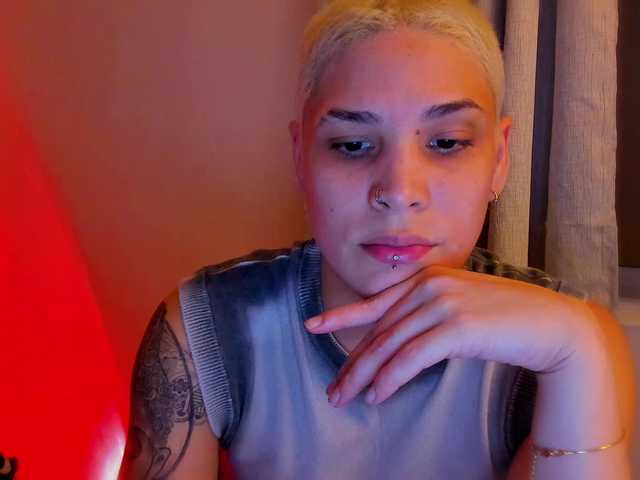 LauraR's BongaCams show and profile