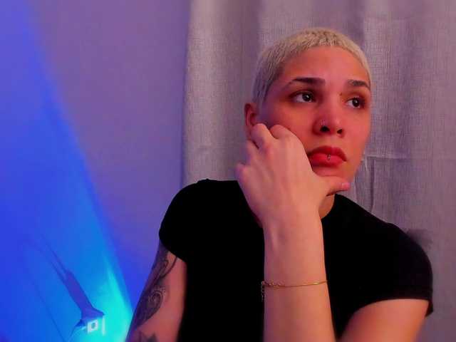 LauraR's BongaCams show and profile