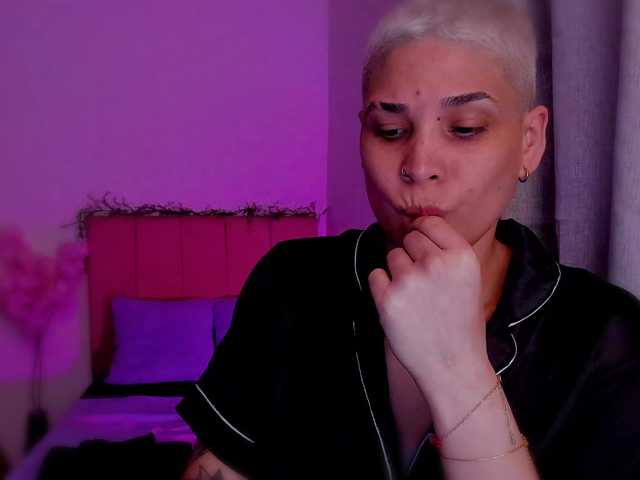 LauraR's BongaCams show and profile