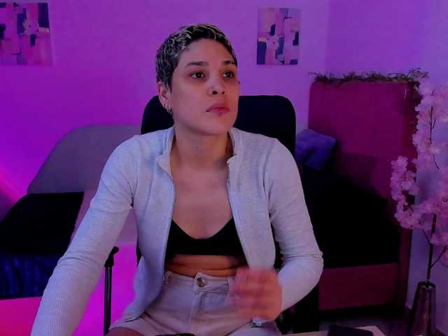 LauraR webcam bongacams model stream image