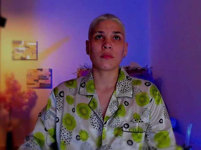 LauraR webcam bongacams model stream image