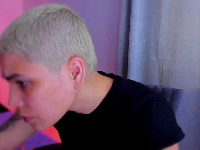 LauraR's BongaCams show and profile