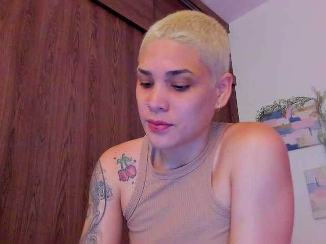 LauraR's BongaCams show and profile