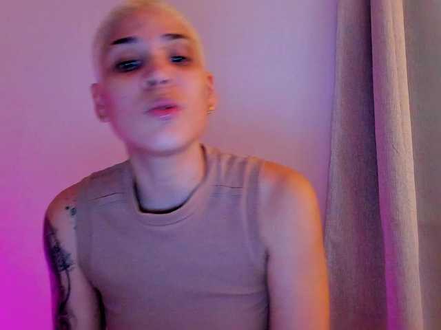 LauraR's BongaCams show and profile