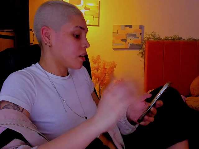 LauraR's BongaCams show and profile