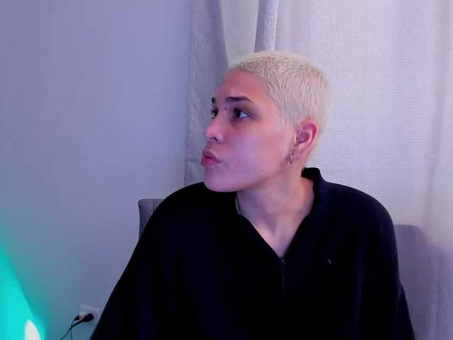 LauraR's BongaCams show and profile