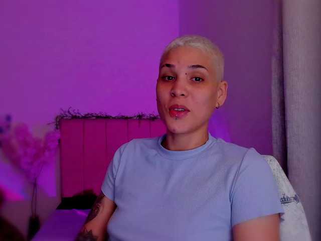 LauraR's BongaCams show and profile