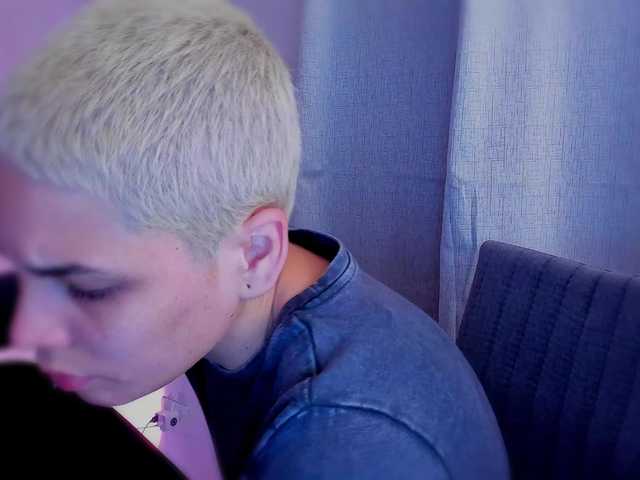 LauraR's BongaCams show and profile